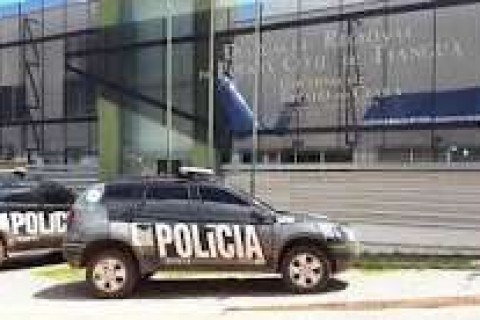 CEARÁ - Dupla vai a matagal matar mulher, mas morre em confronto com a Polícia em Tianguá