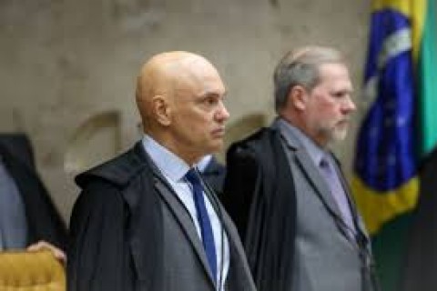 POLITICA - Julgamento de Eduardo avança enquanto STF avalia incluir Jair e Flávio
