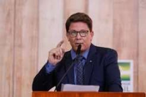 POLITICA - Dino proíbe Mario Frias de sair do Brasil sem autorização