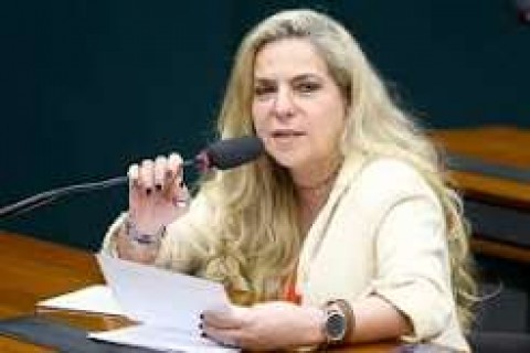 Política  - Luizianne Lins oficializa candidatura ao Senado e movimenta cenário político no Ceará