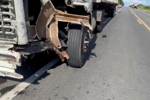 IBARETAMA -  Colisão  envolvendo uma carreta e uma moto deixa uma pessoa morta em Ibaretama