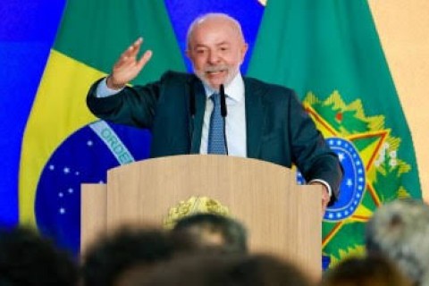 POLITICA - Lula participa hoje de promulgação da PEC da 6x1 e retoma atos de campanha