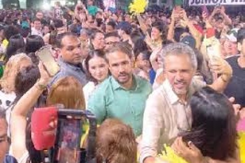 POLITICA - Prefeito compara Cid e Elmano: “Elmano foi o governador que mais investiu em Nova Russas”