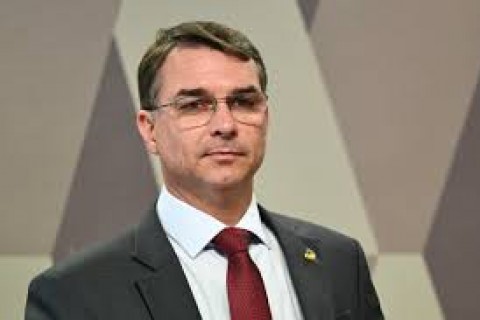 POLITICA - Flávio Bolsonaro: efeito Michelle na candidatura é muito pior do que o áudio de Daniel Vorcaro