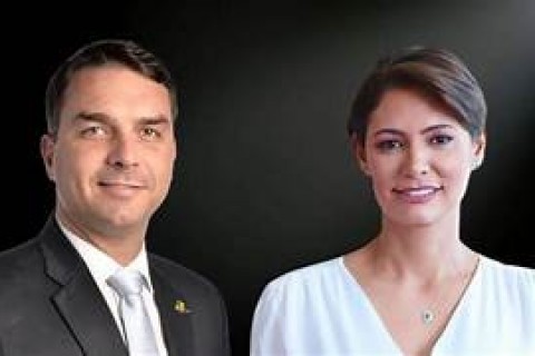 POLITICA - Ausência de Michelle na convenção expõe racha no PL e Flávio inicia campanha sem principal liderança feminina do partido