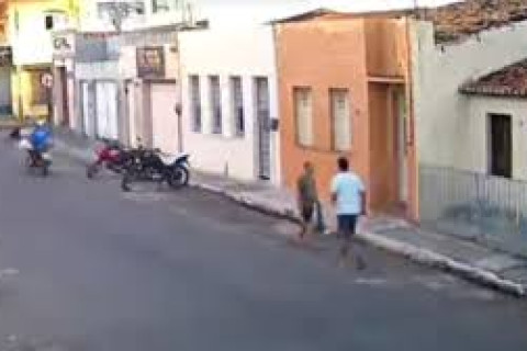 CEARÁ - Idosa morre após sofrer golpe de faca causado por desconhecido em rua no Ceará