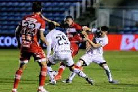 FUTEBOL - Ceará é derrotado pelo CRB, chega a sete jogos sem vencer e segue na zona de rebaixamento da Série B
