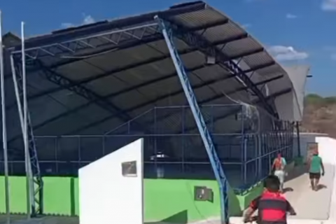 CEARÁ - Cobertura de ginásio de escola em Itatira desaba na tarde desta segunda-feira (7)