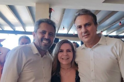 POLITICA - Luizianne: conversas sobre candidatura ao Senado foram conduzida por Elmano
