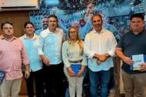 QUIXADÁ - Camilo Santana reúne lideranças de Quixadá e amplia base de apoio à reeleição de Elmano de Freitas