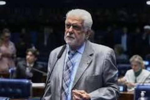 Política - Jaques Wagner deixa liderança do governo após reunião com Lula