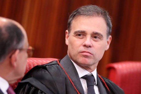 POLITICA - Mendonça determina afastamento preventivo de diretor da PF