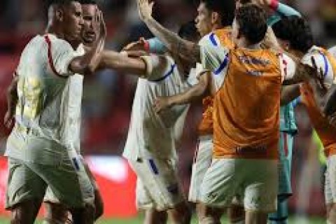 SÉRIE B - Com um a menos, Fortaleza vence Náutico por 1x0 nos Aflitos e volta ao G4 da Série B