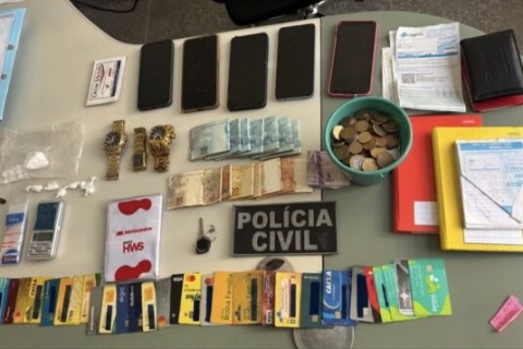 QUIXADÁ - Polícia Civil prende suspeito por tráfico em Quixadá e apreende quase R$ 8 mil e 30 cartões