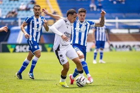 FUTEBOL - Com gol nos acréscimos, Ceará vence Avaí e abre 9 pontos para o Z4
