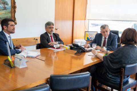 QUIXADÁ - Encontros para alinhar reabertura de usina da Petrobras em Quixadá avançam em Brasília