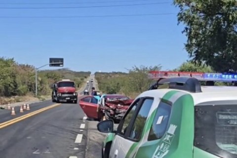 CEARÁ - Tragédia na BR-020: colisão frontal deixa mulher morta e cinco feridos em Parambu