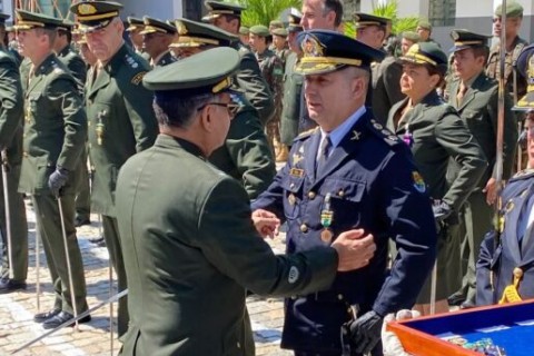 QUIXADÁ - Ex-comandante do 9º BPM, Coronel George Vidal é homenageado com a Medalha do Exército Brasileiro