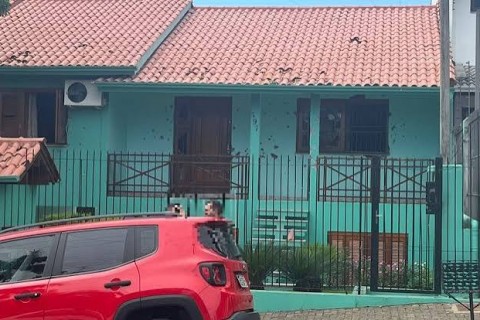 CEARÁ - Casa de policial militar é atacada a tiros e família deixa imóvel