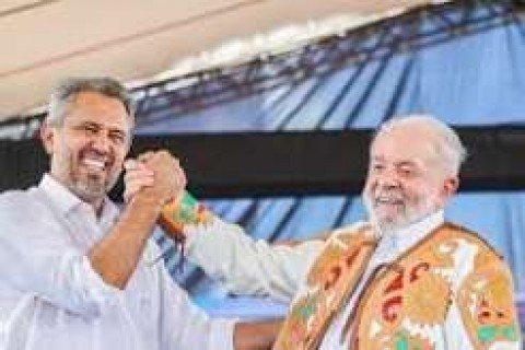 Política - Lula volta ao Ceará para inaugurar agenda no Cariri e reforçar campanha pela reeleição de Elmano