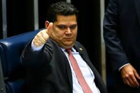 POLITICA - Alcolumbre teria recebido R$ 155 milhões de Vorcaro, diz revista
