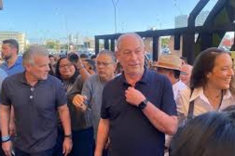 POLITICA - ‘Não vi e não vou ver’, diz Ciro sobre vídeo de Michelle Bolsonaro