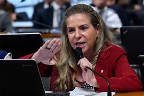 POLITICA - Petistas próximas à Luizianne mantêm apoio ao Senado, mesmo após ida para Rede