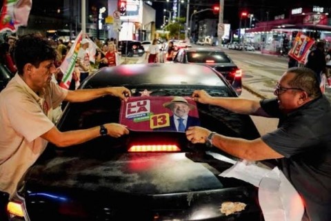 POLITICA - Militância amplia presença na Campanha: Fortaleza tem mais de 40 bandeiraços em mobilização pela reeleição de Lula