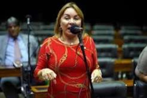 POLITICA - Suplente com tornozeleira eletrônica se candidata para voltar à Câmara dos Deputados