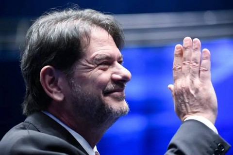 Política - Cid chama Flávio Bolsonaro de “serviçal da burguesia” ao defender fim da escala 6×1