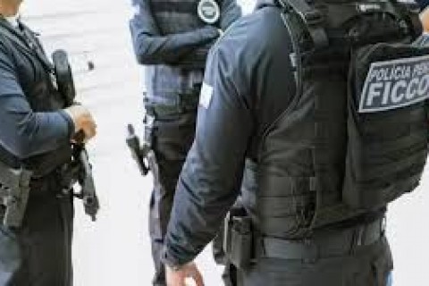 CAPISTRANO - Operação contra crime organizado prende três pessoas em Cruz e Capistrano