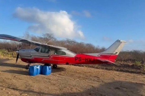 IBARETAMA - Polícia apreende 25 kg de crack e duas aeronaves em pista clandestina no interior do Ceará