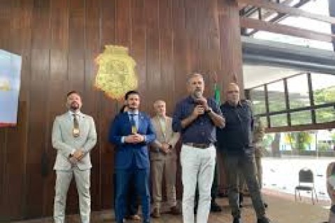 Política - Elmano tem semana decisiva: últimas entregas antes de eleição, visita de Lula e definição de chapa