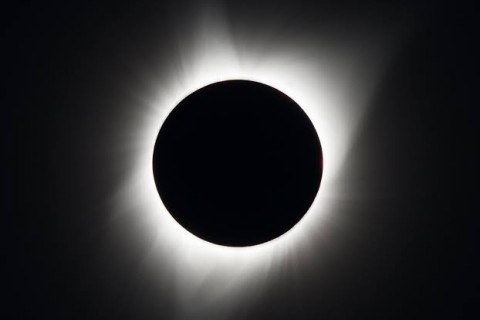 BRASIL   -  Eclipse vai fazer céu  ‘escurecer’ nesta quarta-feira (12) para mais de 12 milhões de pessoas